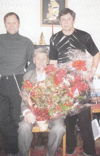 Н.В. Белоусов с сыновьями